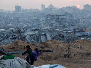 Izraelske sile nadaljevale z nasiljem v Gazi: obstreljevanje in uničevanje stavb