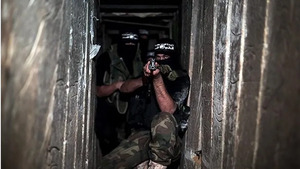 الاحتلال يضخ خرسانة ومتفجرات لنفق في رفح بداخله عشرات المقاومين