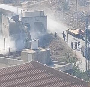 قوات الاحتلال تهدم منزلا في بلدة بروقين غرب سلفيت