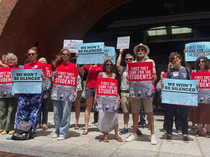 Trumpove povezave in politični odzivi se stopnjujejo.