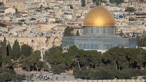 Jerusalem Awqaf: 1,300 Israeli settlers storm Al-Aqsa under police protection
